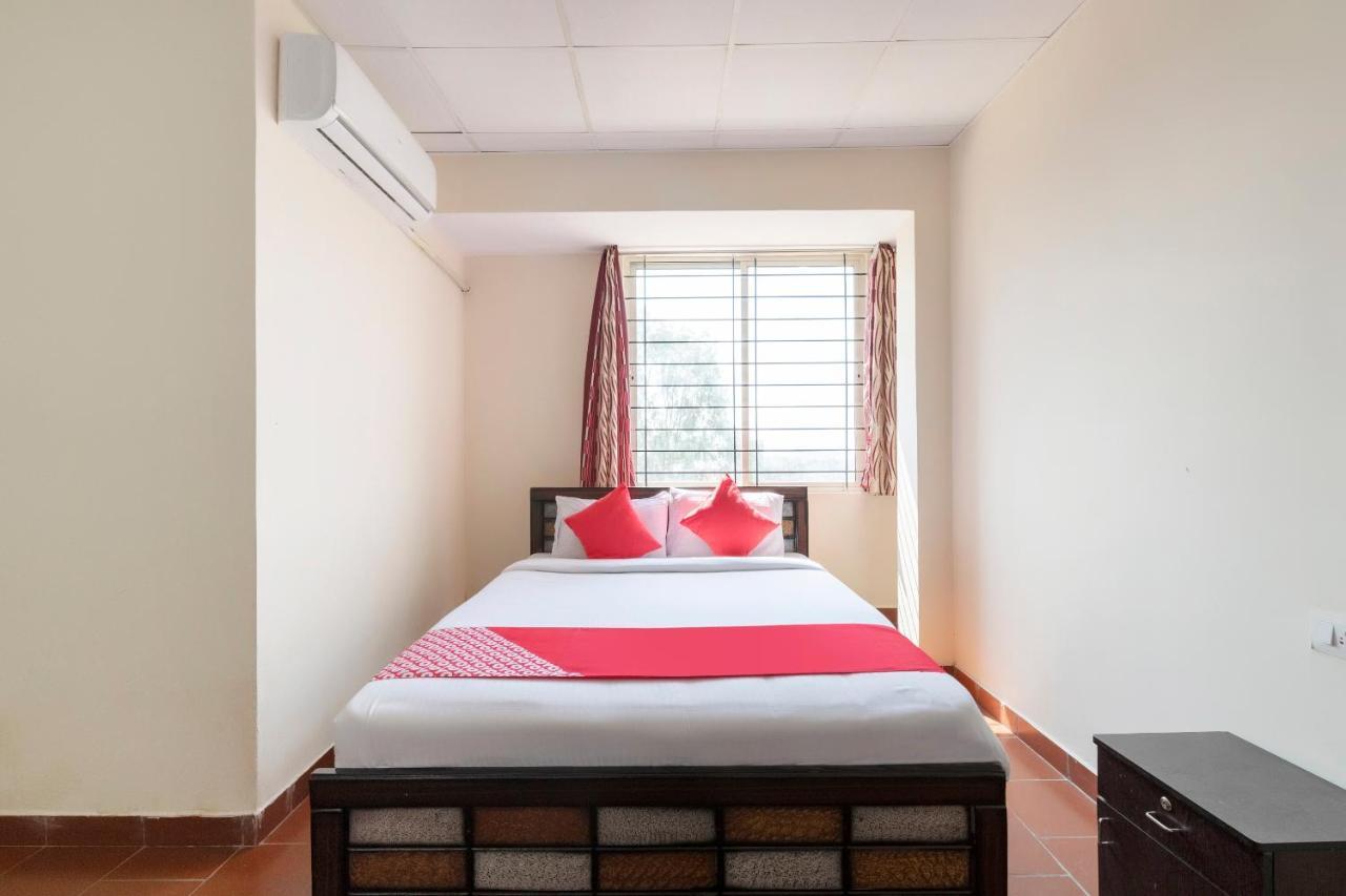 Oyo 49073 Whitefield Comforts Otel Bangalore Dış mekan fotoğraf